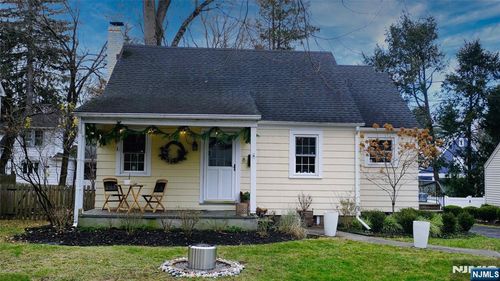 8 Downing Pl, Harrington Park, NJ, 07640-1407 | Card Image