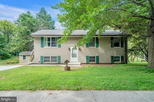 265 Breezewood Dr, Hanover, PA, 17331-9361 | Card Image
