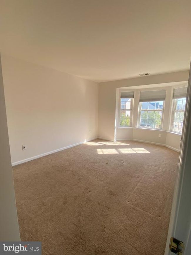 12022 Kemps Landing Cir, Townhouse with 4 bedrooms, 4 bathrooms and null parking in MANASSAS VA | Image 13