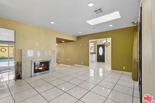 9509 Hildreth Ave, South Gate, CA, 90280-5204 | Card Image