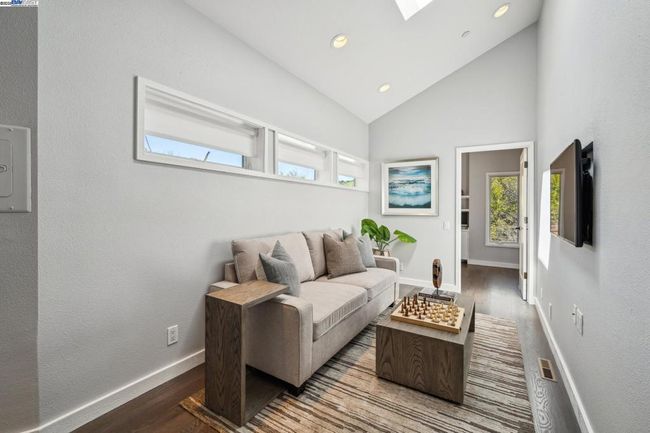 Separate sitting area | Image 29