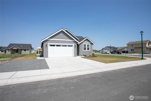 a-400 W 3rd St, Everson, WA, 98247-9106 | Card Image