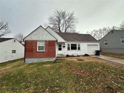 3823 E 71st St, Kansas City, MO, 64132-2070 | Card Image