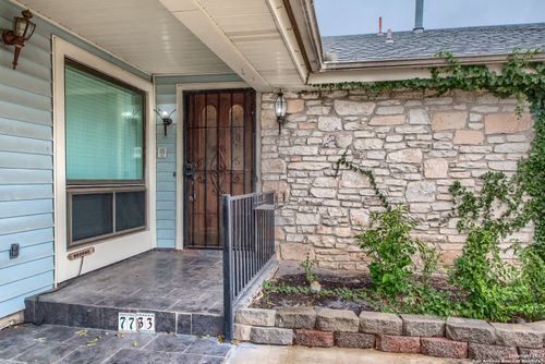 7733 Dry Canyon Trl, Live Oak, TX, 78233-2904 | Card Image
