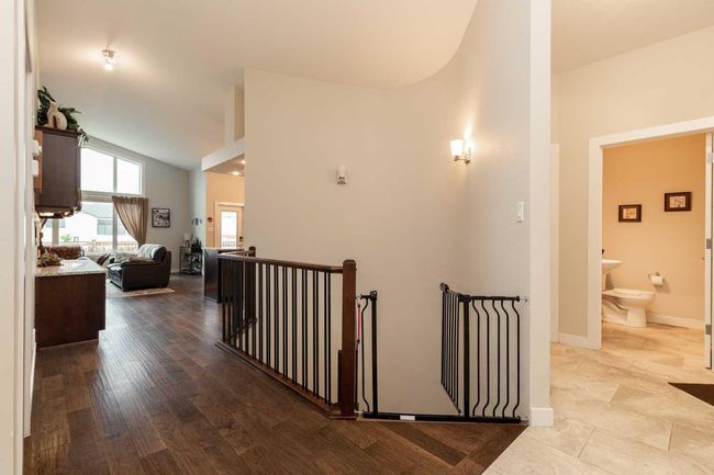 342 Sixmile Ridge S, House other with 4 bedrooms, 3 bathrooms and 4 parking in Lethbridge AB | Image 4