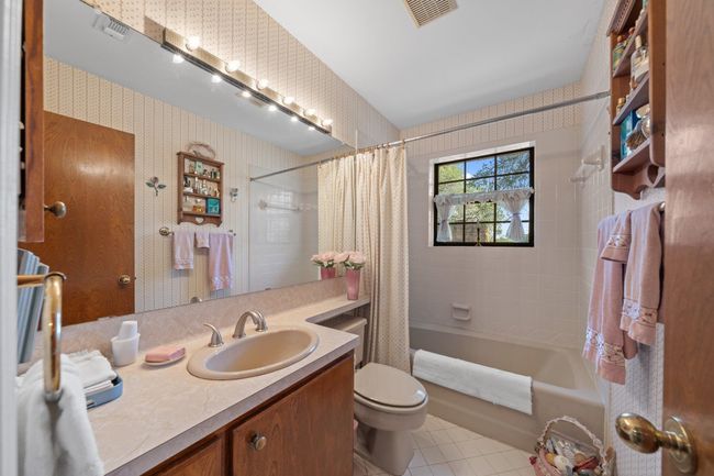 13315 N State Highway 16, Home with 3 bedrooms, 3 bathrooms and null parking in Llano TX | Image 15