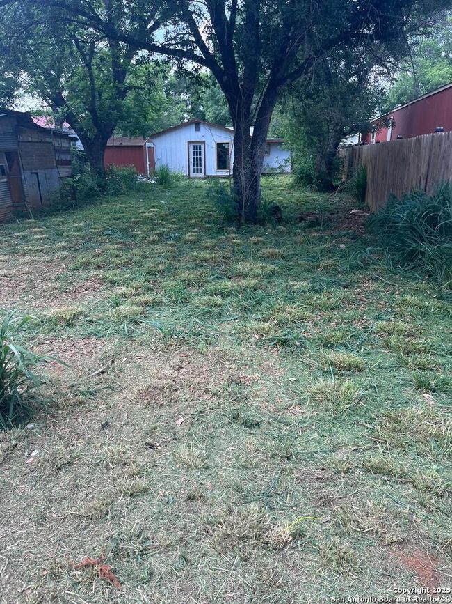 122 N Garcia St, House other with 2 bedrooms, 1 bathrooms and null parking in Pearsall TX | Image 4