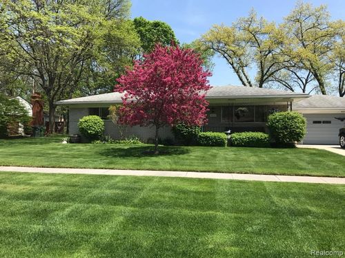 53432 Bruce Hill Dr, Shelby Township, MI, 48316-2116 | Card Image