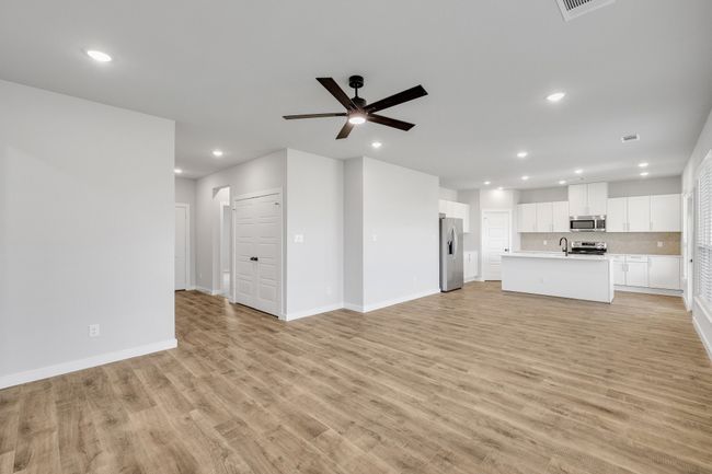 3844 Clovis St, Home with 4 bedrooms, 2 bathrooms and null parking in Midlothian TX | Image 4