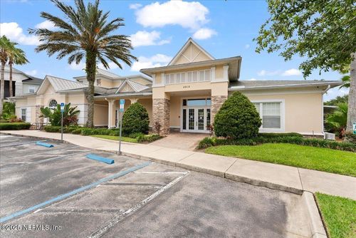 207-8215 Green Parrot Rd, Jacksonville, FL, 32256-3284 | Card Image