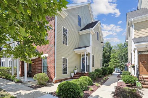 111 Ellery St, Yorktown, VA, 23692-3194 | Card Image