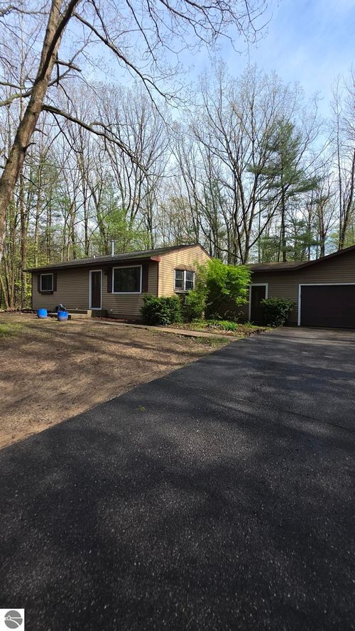 1301 Innwood N, Interlochen, MI, 49643-9782 | Card Image