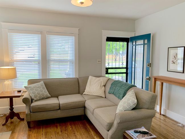 2024 10 Th Ave S, House other with 2 bedrooms, 1 bathrooms and 2 parking in Nashville TN | Image 4