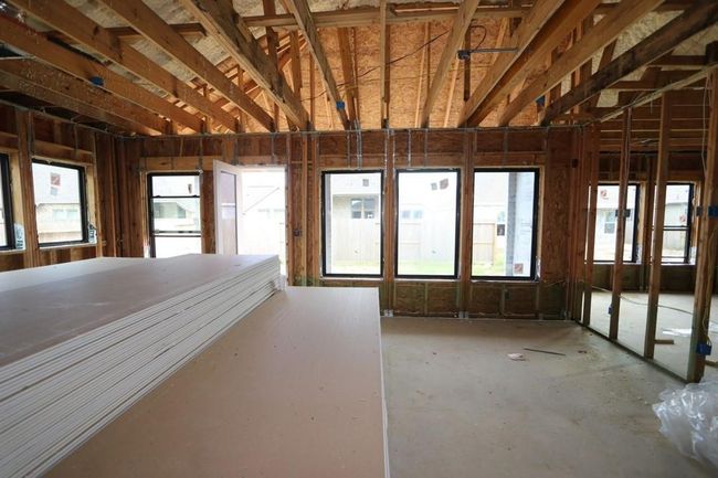 12327 Sweet Gum Dr, House other with 4 bedrooms, 3 bathrooms and 3 parking in Mont Belvieu TX | Image 7