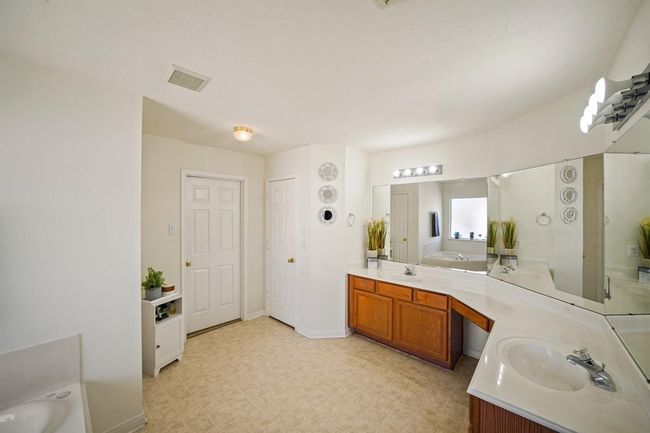 13823 Eldridge Garden Cir, House other with 4 bedrooms, 3 bathrooms and 2 parking in Houston TX | Image 22