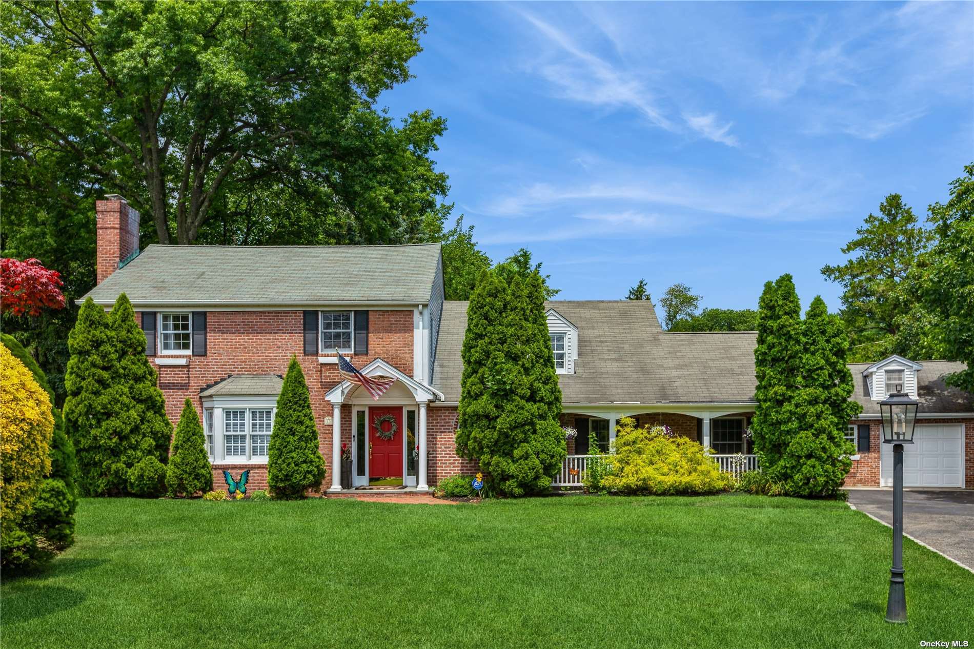 Shadow Ln, East Williston, NY 11596