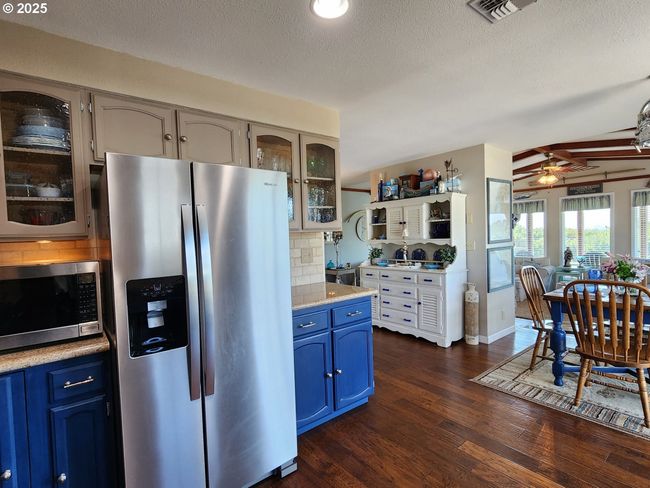 Kitchen/Nook-Eating Area | Image 12