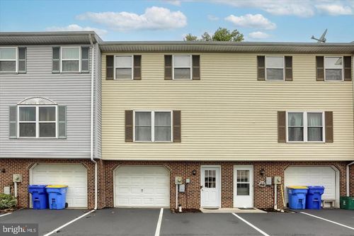 16 Pine Dr, MANCHESTER, PA, 17345-9684 | Card Image