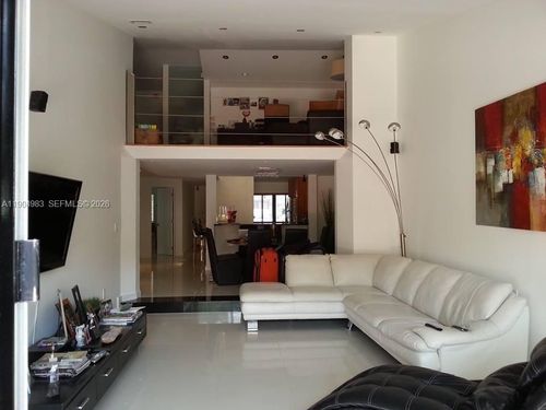 4w-546 Ne 199th Ln, Miami, FL, 33179-3041 | Card Image