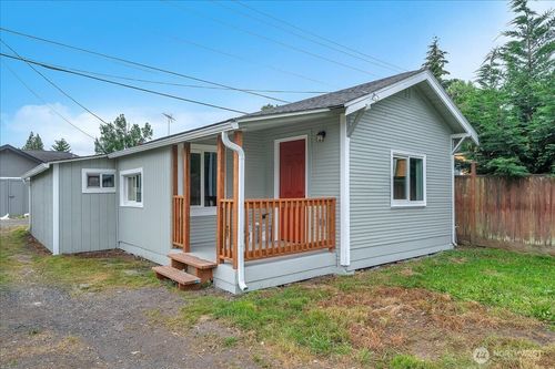328 18th Ave, Longview, WA, 98632-1404 | Card Image