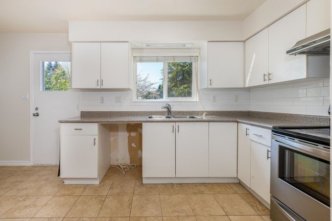 13901 Malabar Avenue, House other with 5 bedrooms, 3 bathrooms and 6 parking in White Rock BC | Image 12
