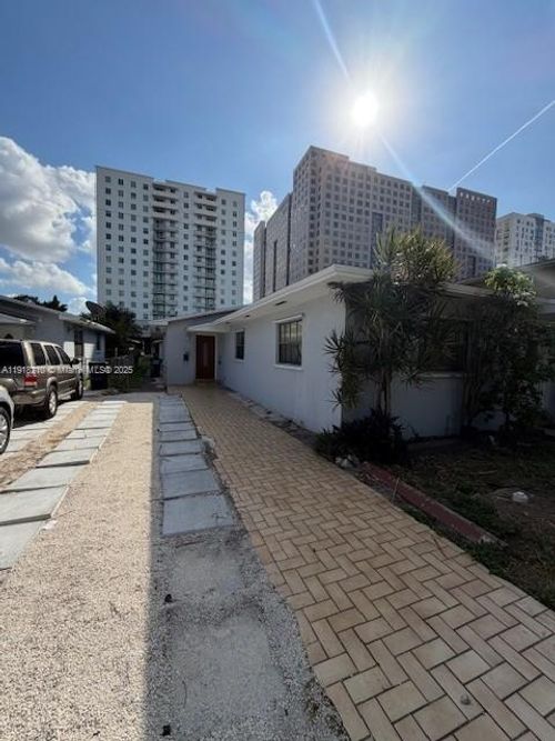 0-10890 Sw 6th St, Miami, FL, 33174-1511 | Card Image