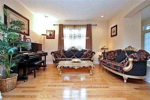 33 Golden Oak Ave, Richmond Hill, ON, L4S1Y6 | Card Image