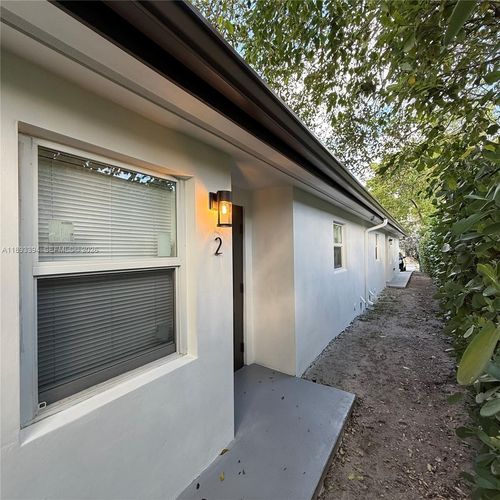 219 Nw 7th Ct, Hallandale Beach, FL, 33009-2322 | Card Image