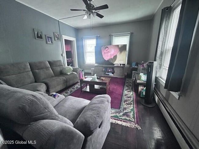 Unit 3 Livingroom | Image 36