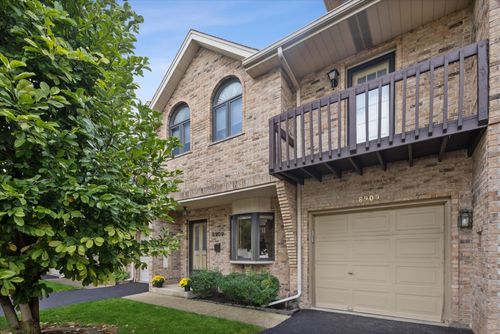 8909 Village Square Ln, Brookfield, IL, 60513-2455 | Card Image