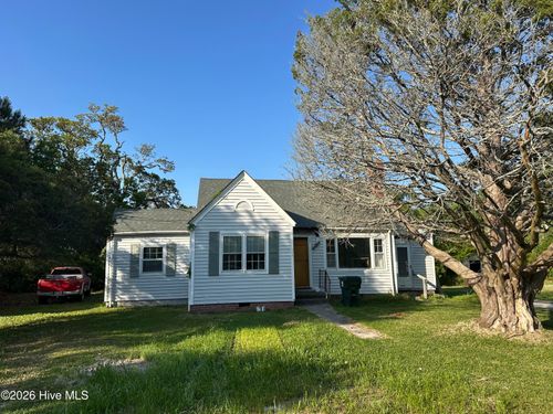 111 Chestnut Dr, Beaufort, NC, 28516-1748 | Card Image