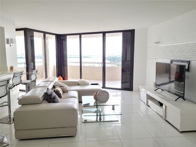 PH6 - 2000 Towerside Ter, Condo with 2 bedrooms, 2 bathrooms and null parking in Miami FL | Image 1