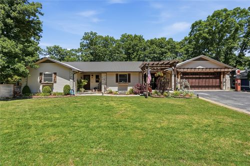 11 Country Club Dr, Holiday Island, AR, 72631-5106 | Card Image