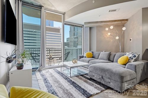 1803-210 N Church St, Charlotte, NC, 28202-2382 | Card Image