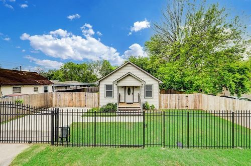 607 E 43rd St, Houston, TX, 77022-4637 | Card Image