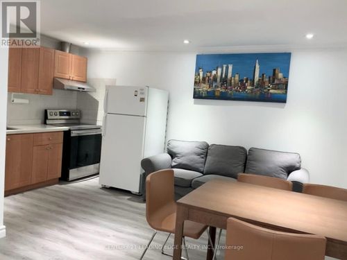 30 Huron St, Toronto, ON, M5T2A3 | Card Image