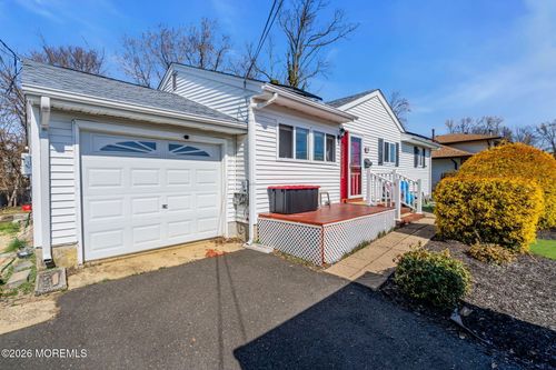 32 Koenig Ln, Freehold, NJ, 07728-2807 | Card Image