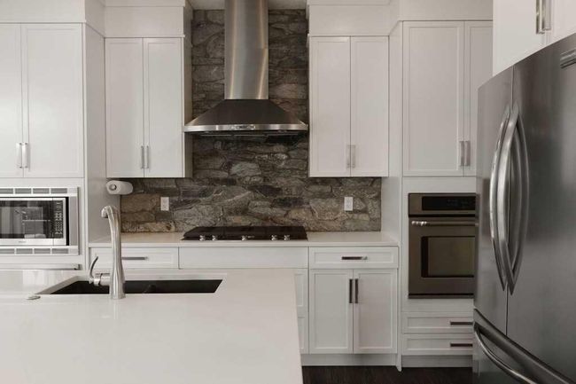 12134 Valley Ridge Dr Nw, House other with 4 bedrooms, 4 bathrooms and 6 parking in Calgary AB | Image 13