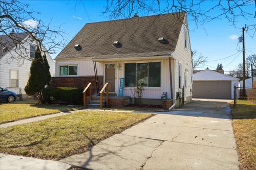 7077 Deering St, Garden City, MI, 48135-2249 | Card Image