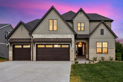 405 Macbride Trl, Solon, IA, 52333-8509 | Card Image