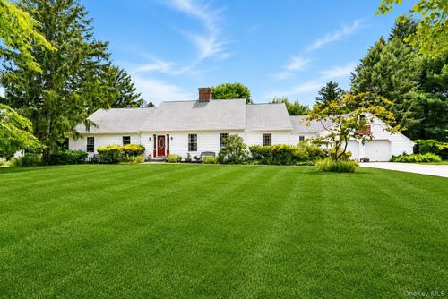 2340 Fairway Dr, Cutchogue, NY, 11935-2053 | Card Image
