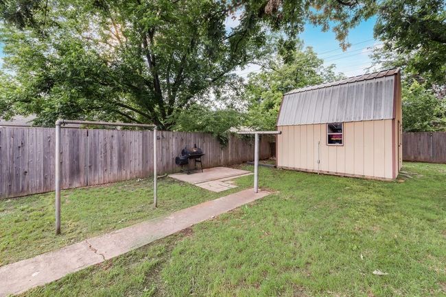 2003 Cypress St, House other with 3 bedrooms, 2 bathrooms and null parking in Gainesville TX | Image 36