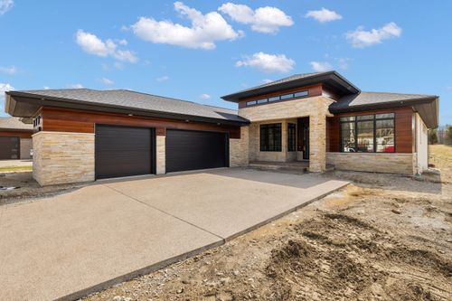 49351 Villa Dr, Novi, MI, 48374-1917 | Card Image