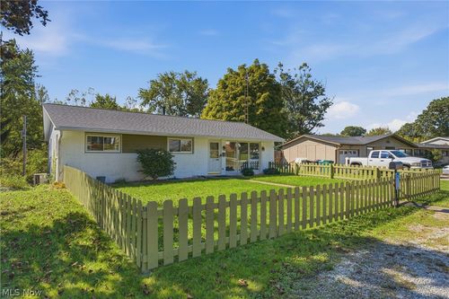 231 Manor Ave Nw, Canton, OH, 44708-5204 | Card Image