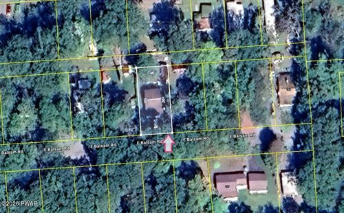 132 E Balsam Rd, Greentown, PA, 18426-4433 | Card Image