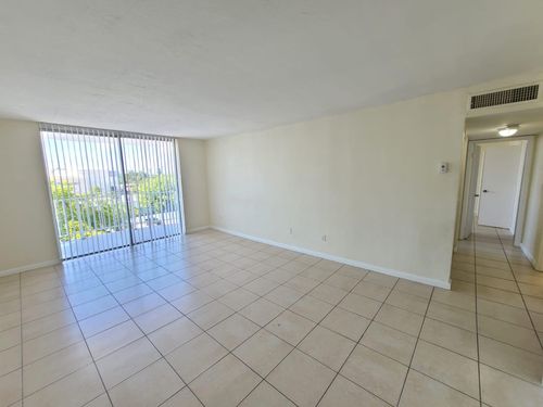 apt-d409-496 Nw 165th Street Rd, Miami, FL, 33169-6420 | Card Image