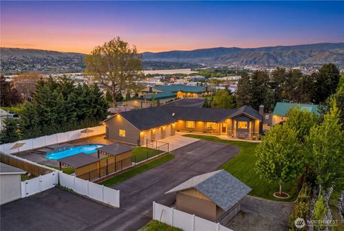 209 W Peters St, Wenatchee, WA, 98801-5951 | Card Image