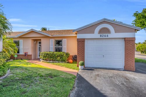 8266 Nw 192nd Ter, Hialeah, FL, 33015-5333 | Card Image