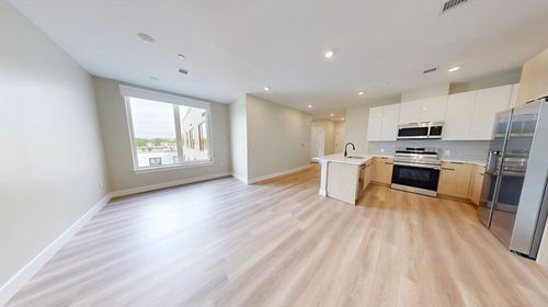 305-211 Green St., Boston, MA, 02130 | Card Image