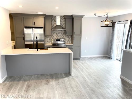 337 Neptune Dr, Walled Lake, MI, 48390-3664 | Card Image